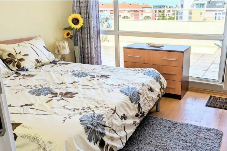 Homely Penthouse 1 Bedroom. Wrap Around Balcony. Can Sleep 5 to 6 With Addition Blow up Beds Provided