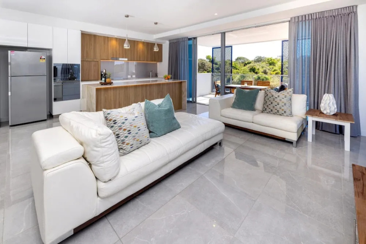 3BR Lux Beachfront Escape - Pool Gym King bed