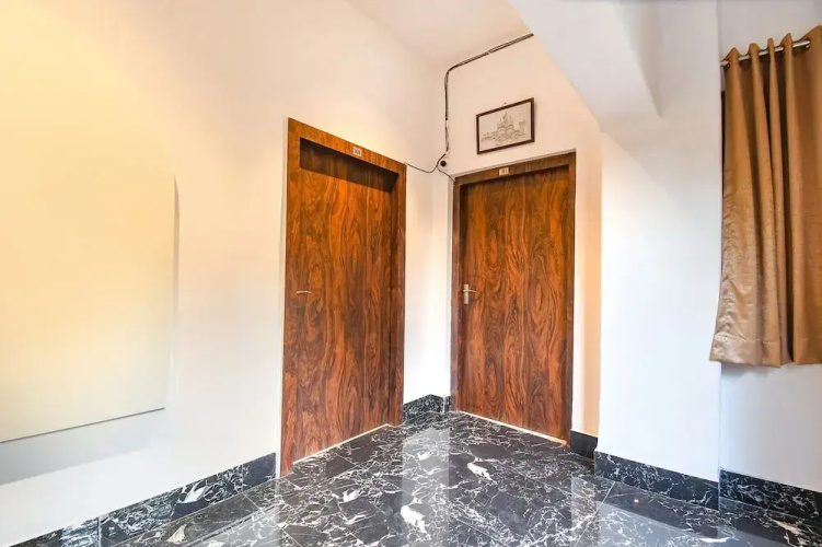 FabHotel Golden Suites