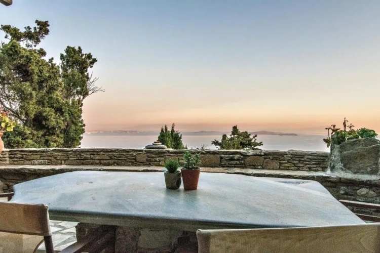 2 Bedrooms Villa