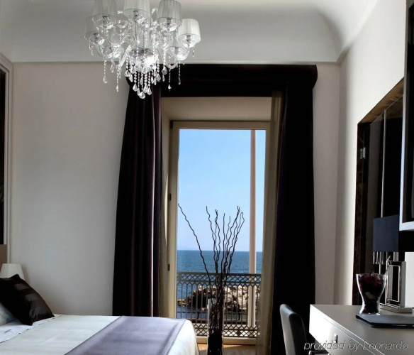 Partenope Relais