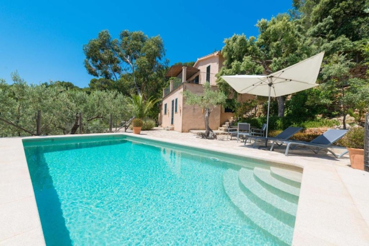 2 Bedrooms Villa