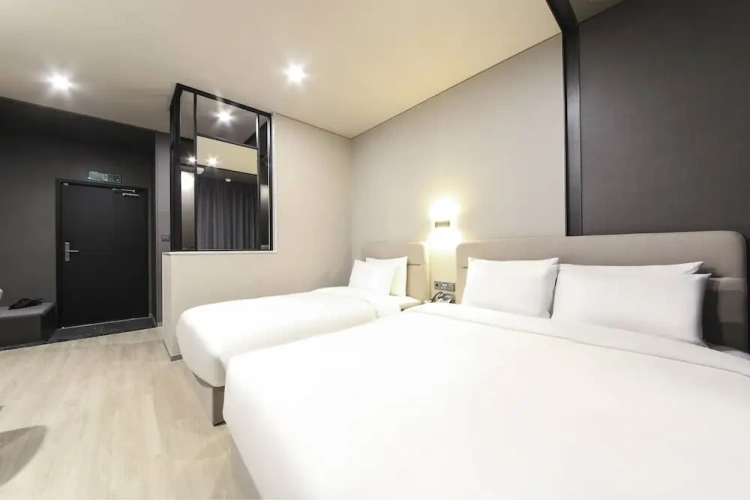 Deluxe Twin Family room