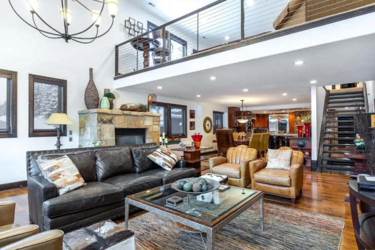 601 Deer Valley Drive