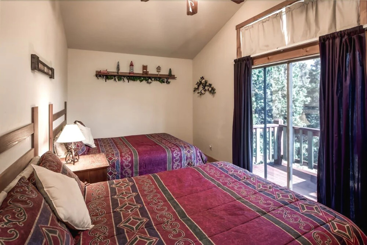 Alhambra - Three Bedroom Cabin