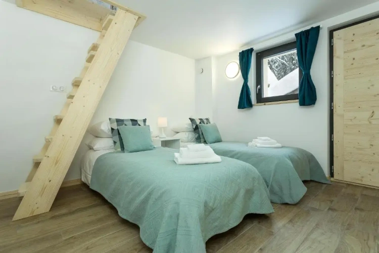 2 Bedrooms Chalet