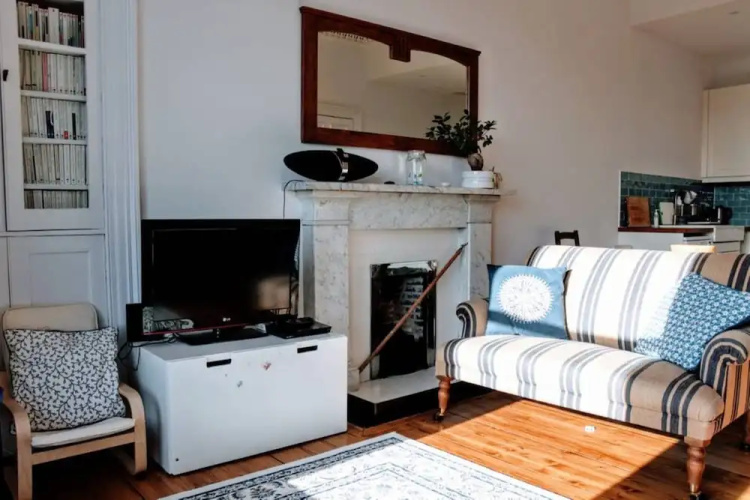 3 Bedroom Flat Overlooking the Meadows Sleeps 5