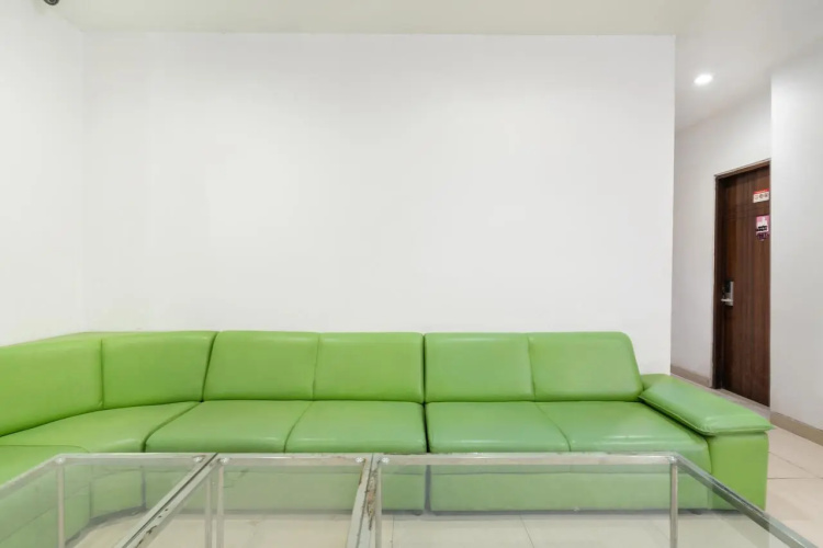 OYO Flagship 3869 Metro House Sub