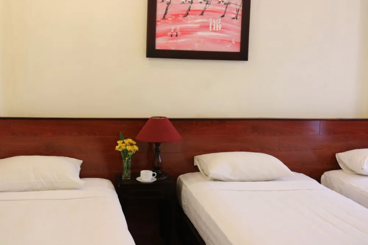 Nhi Trung Hotel
