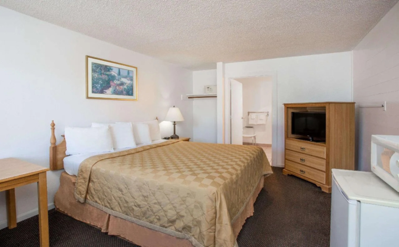 OMEO Suites Glass Beach