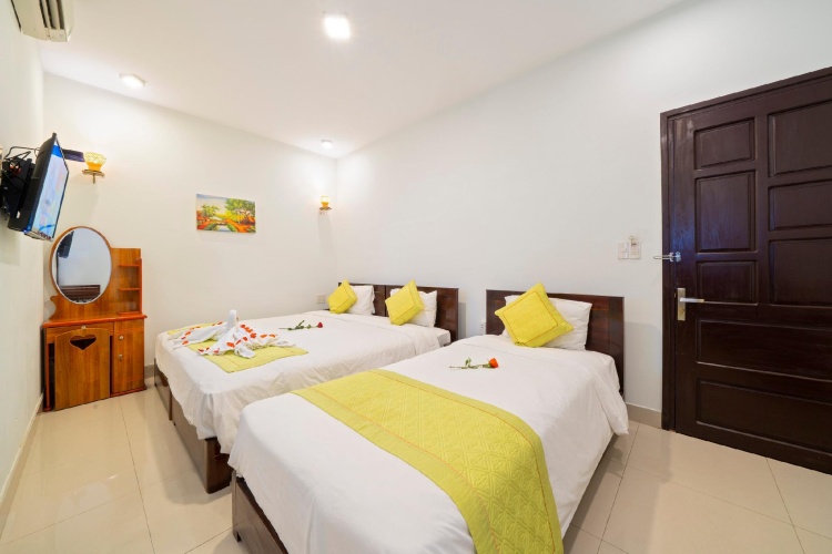 Standard Triple room