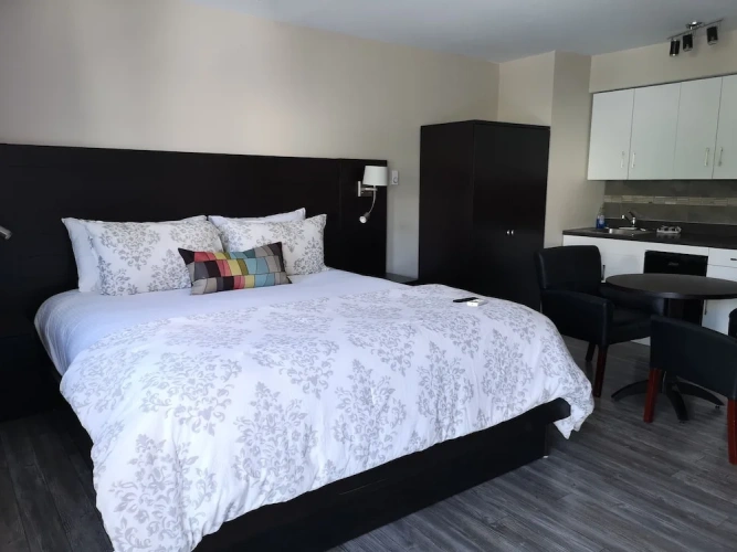 Deluxe Suite