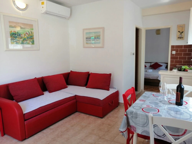 Apartments Pharos