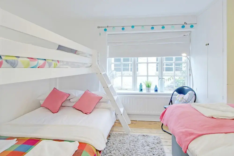 Brighton Getaways - Sunny Cottage