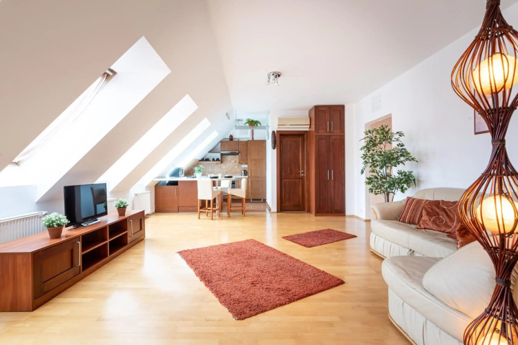 Beautiful apartment with parking garage & AC