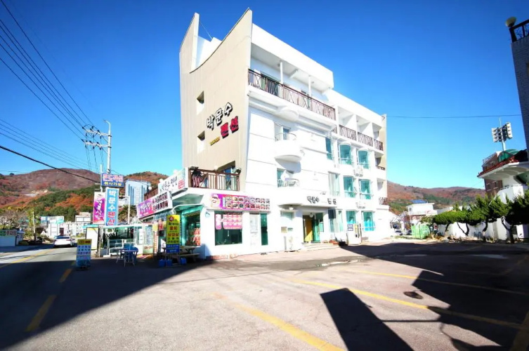 Geojae Bakmunsoo Pension
