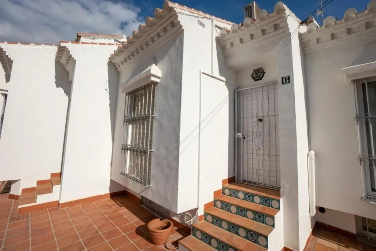 2 Bedrooms Cottage