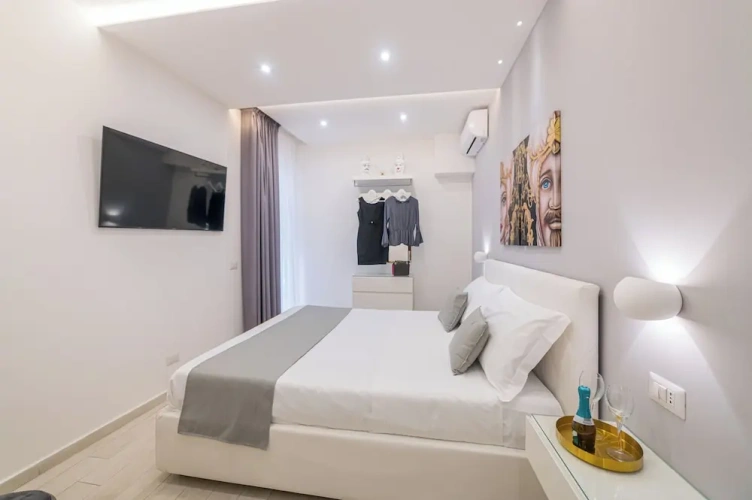Deluxe Double room with balcony and with courtyard view
