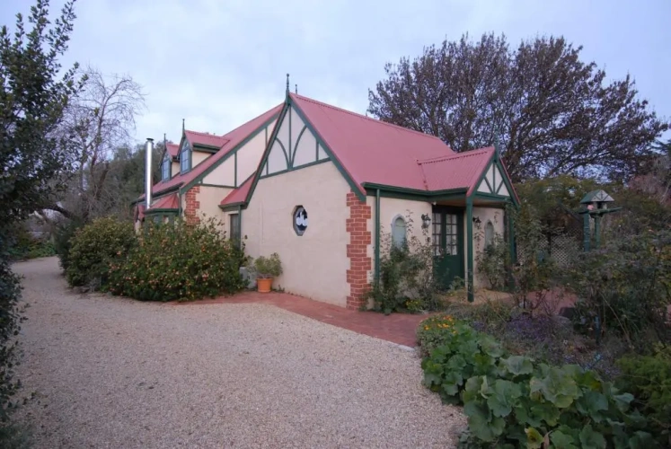2 Bedrooms Cottage