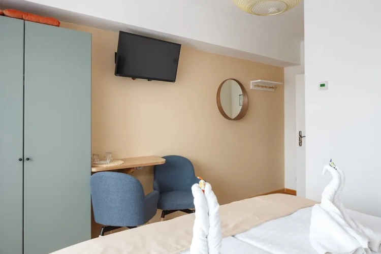 Economy Double room with balcony and with partial view