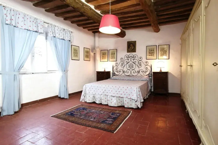 Charming Villa in Tuscany With Pool & Views