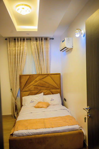 Crown Exquisite  Apartments