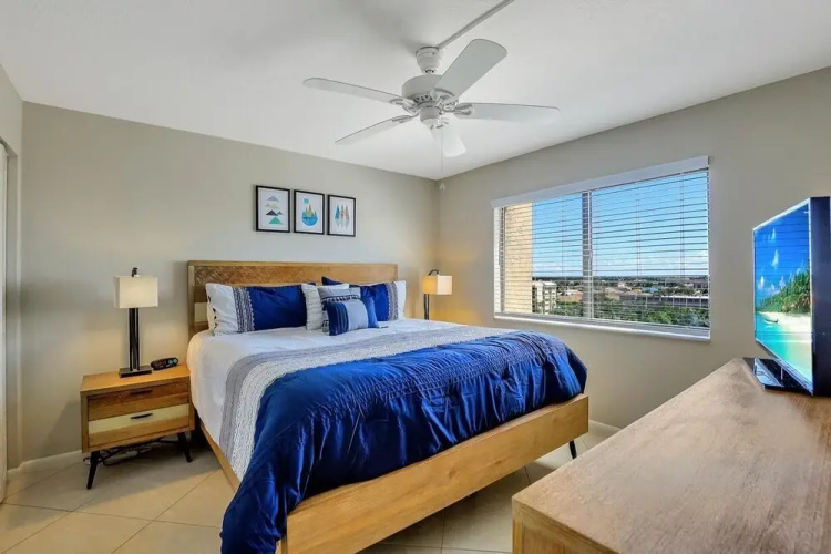 Inviting Beachfront Condo With Pool, spa and Views
