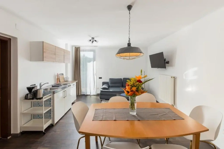 2 Bedrooms Apartment