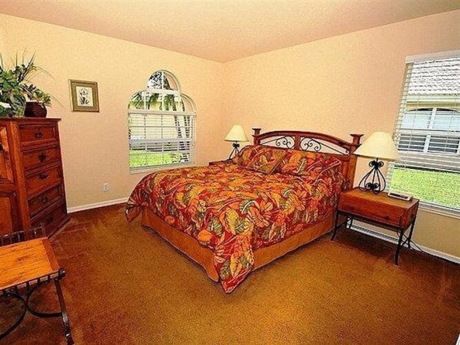 Universal Vacations NaplesOver view