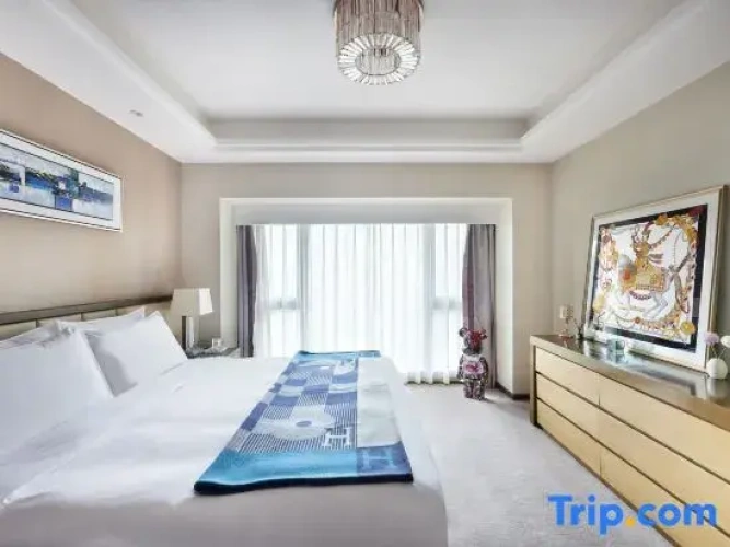 3 Bedrooms Premier Double Suite with balcony