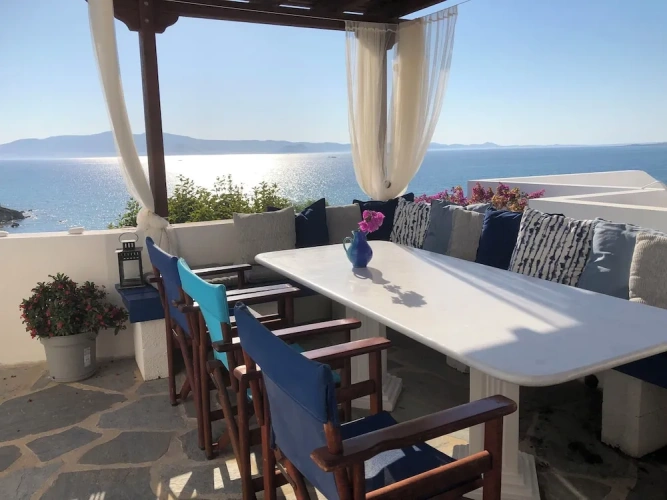 5 Bedrooms Villa