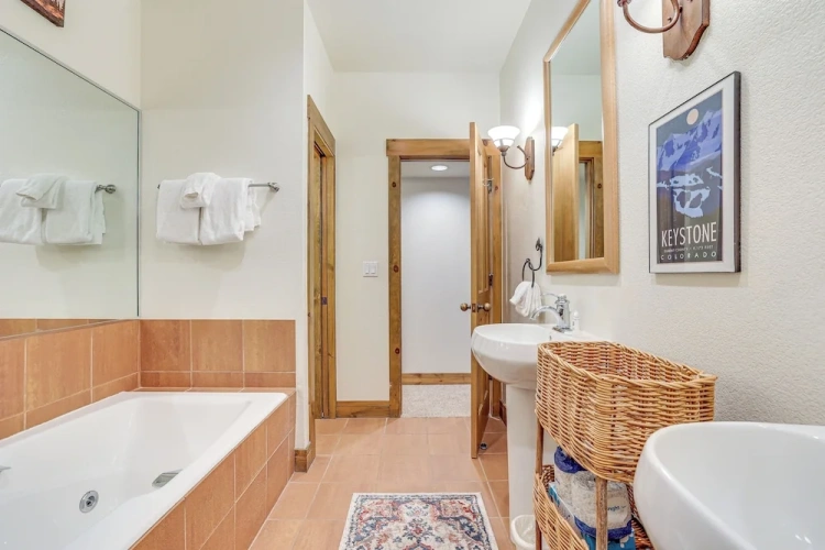 3 Bedrooms Apartment