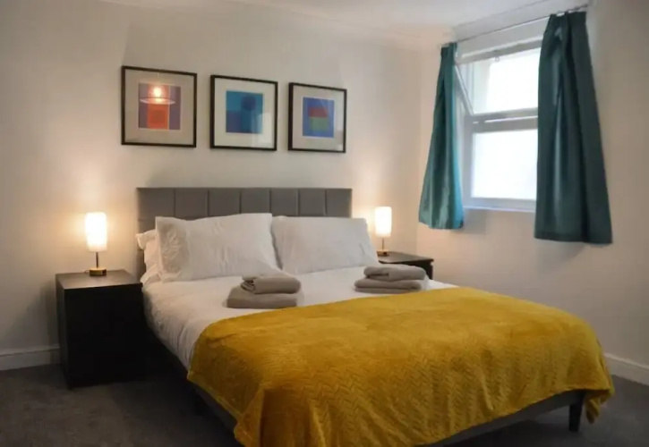 Stunning 1BR Apt in Central Cheltenham