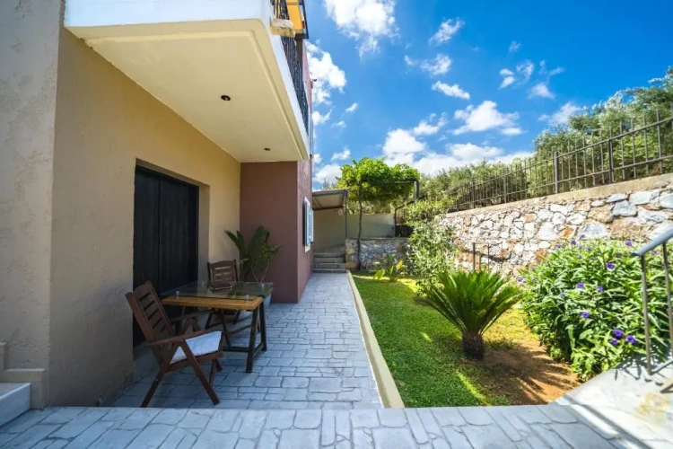 4 Bedrooms Villa