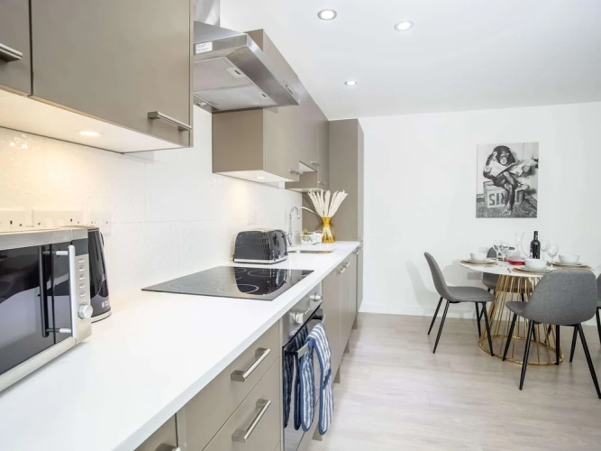 Exeter Cathedral Two-bedroom Stay