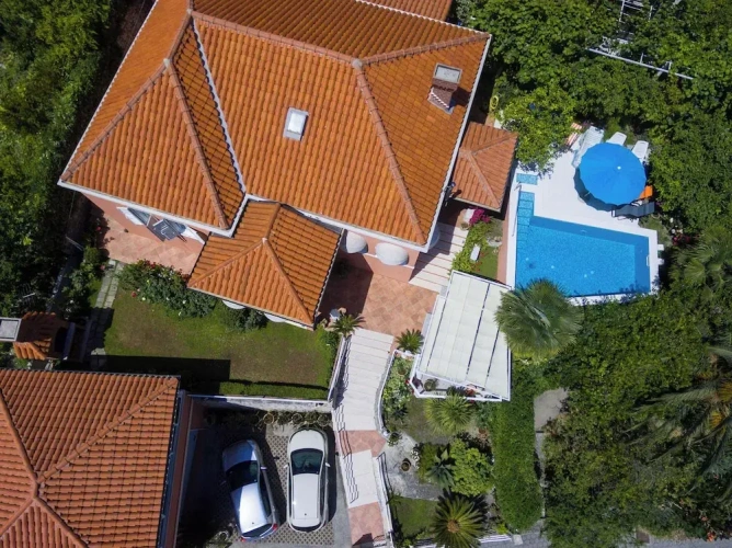 4 Bedrooms Villa