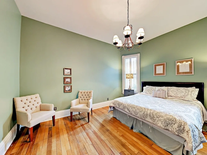 3Br Gorgeous Victorian House by RedAwning