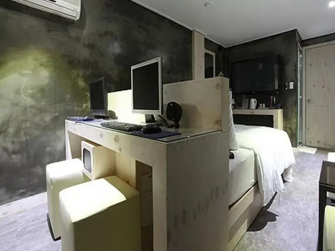 One Night and Two Days Hotel