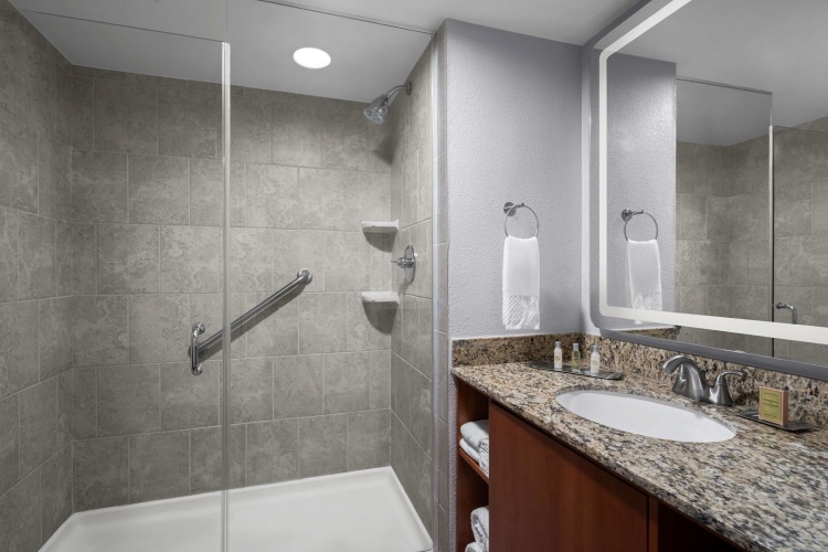 the Alloy King of Prussia - a DoubleTree by Hilton photo 10