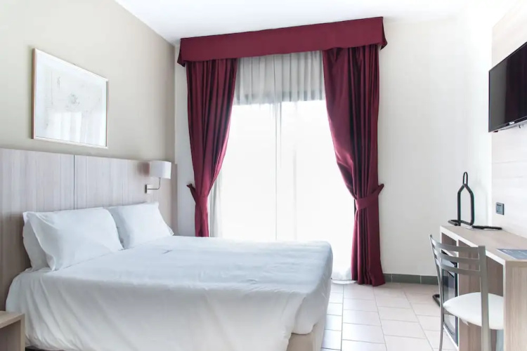 HotelTo