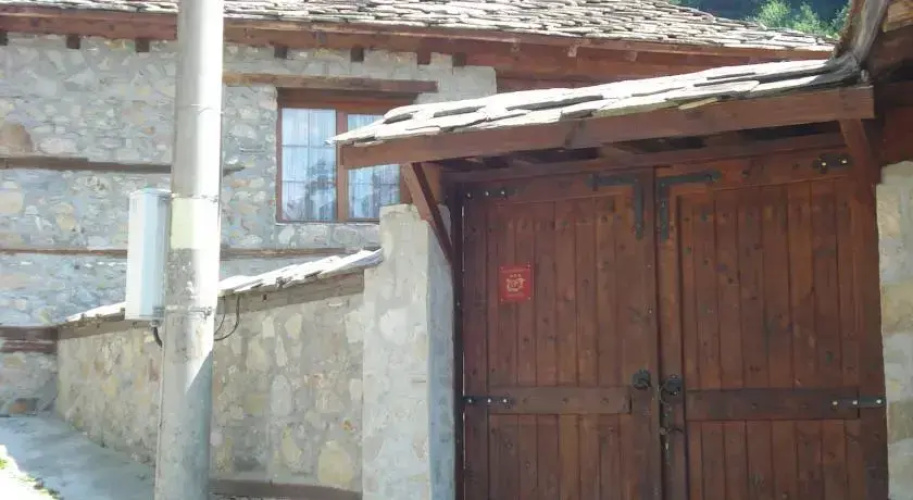 Vodenicharovata House