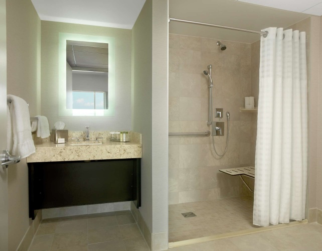 DoubleTree by Hilton Cedar Rapids Convention Complex photo 12