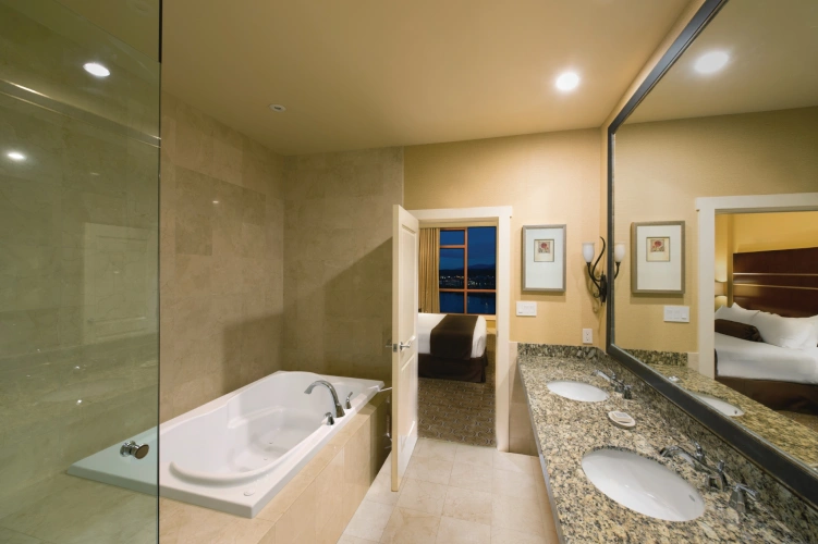 1 Bedroom Suite with harbour view