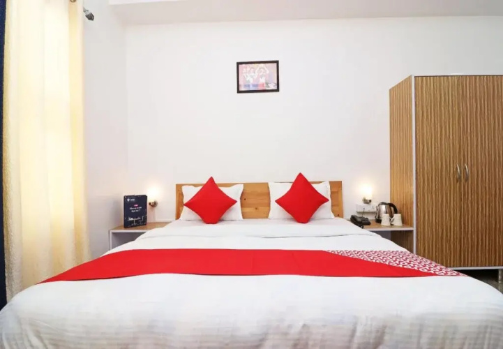 OYO 26832 Hotel Ratnodaya