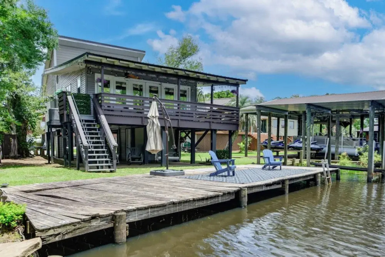 Home on Blood River - Private Dock & Spacious Deck