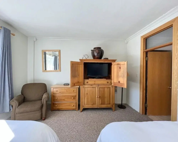 7 guests 2BR 2BA
