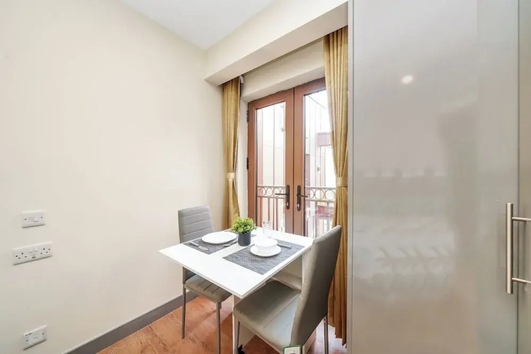 Hotel Apartment in Ilford