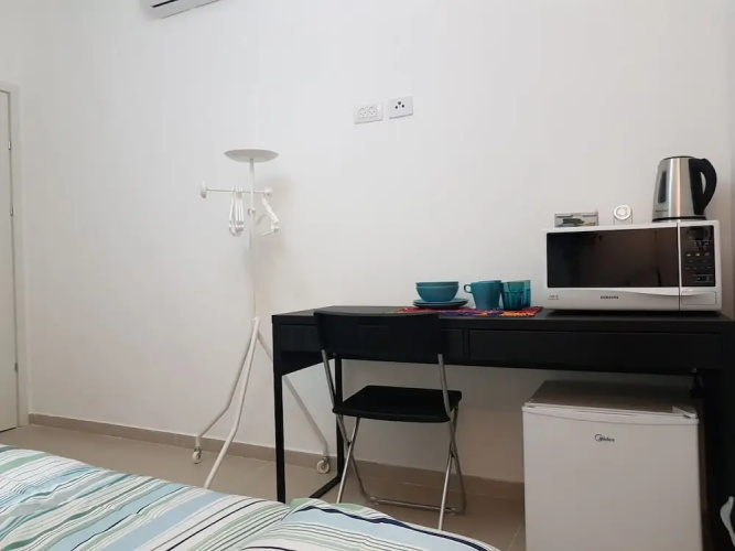 Private Bed and Bathroom in Netanya