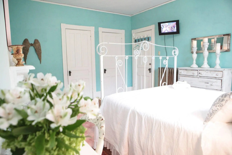 Vintage Chic Inn