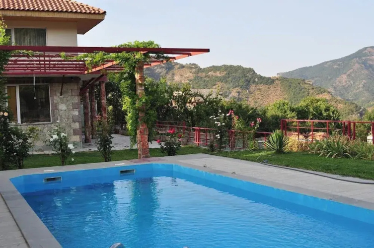 Gosh Dream House